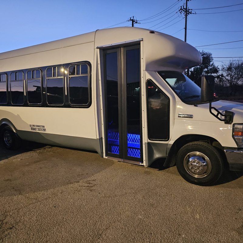 New-Braunfels-white-party-bus-for-up-to-24-passengers-exteroir-view